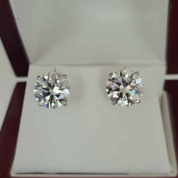Elegant 6ct Certified Moissanite Silver Stud Earrings - Picture 4 of 10